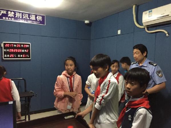 北碚区公安分局蔡家派出所热情接待凤林小学参观
