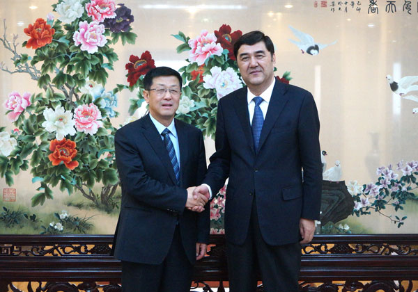 努尔白克力会见国际能源论坛秘书长