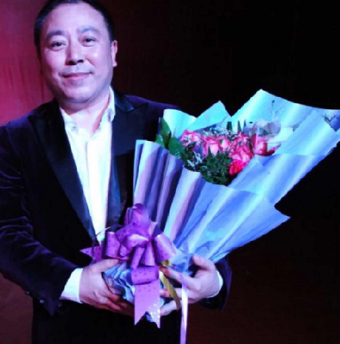 姜明现为中国音乐家协会会员,著名男高音歌唱家,重庆市音乐家协会秘书