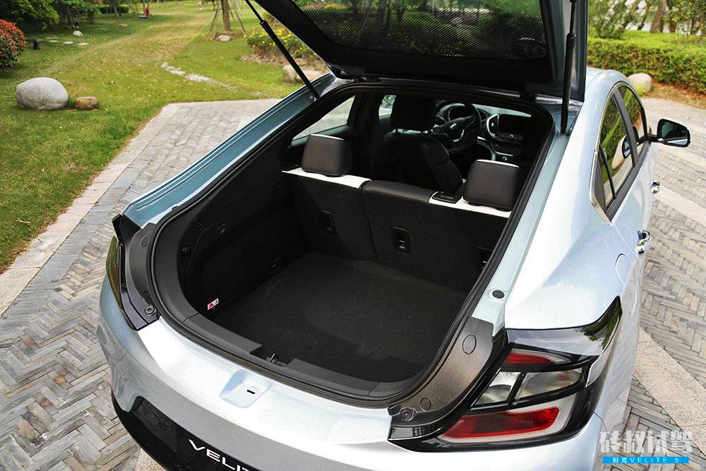 这款刚刚上市的新车，开一个月都不用加油