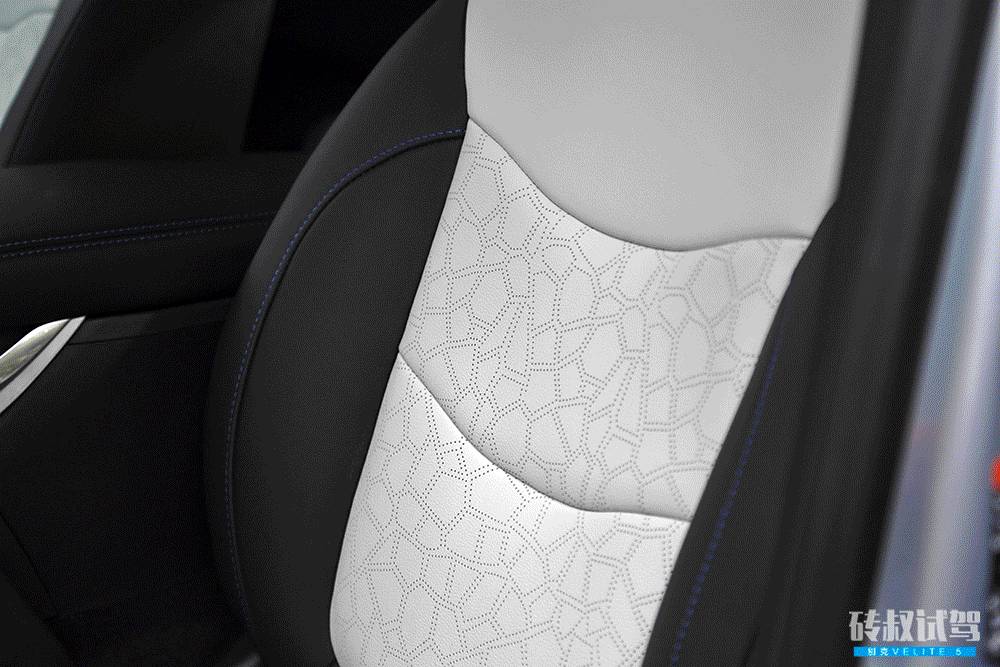 这款刚刚上市的新车，开一个月都不用加油