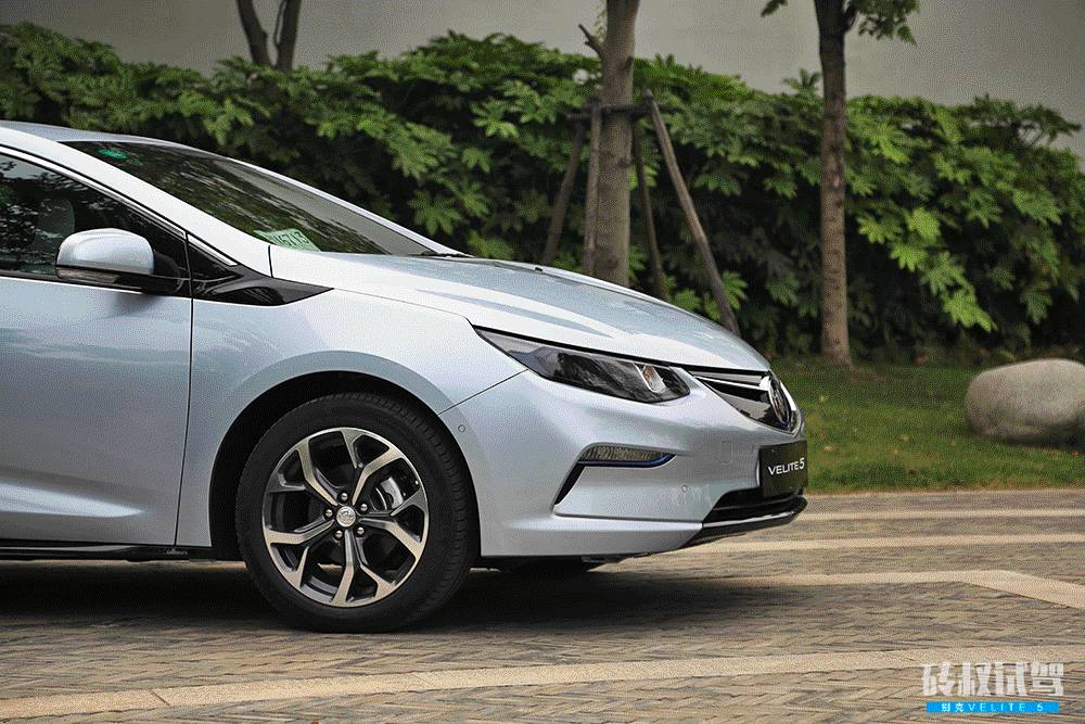 这款刚刚上市的新车，开一个月都不用加油