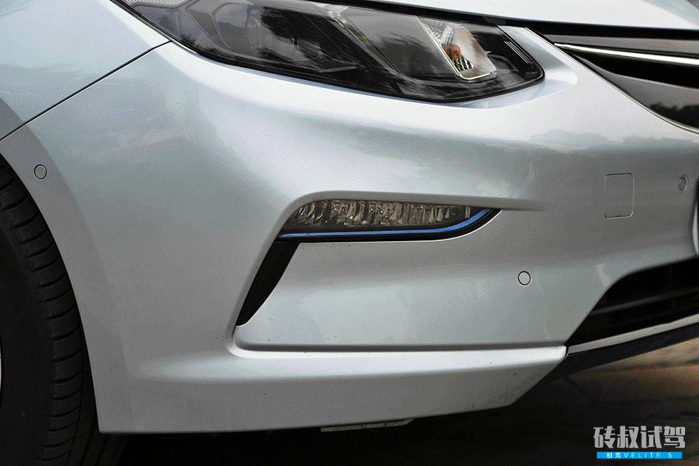 这款刚刚上市的新车，开一个月都不用加油