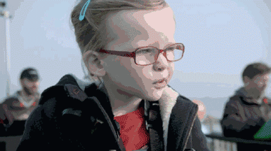 灯厂奥迪这个视频，奔驰和宝马被晃瞎眼