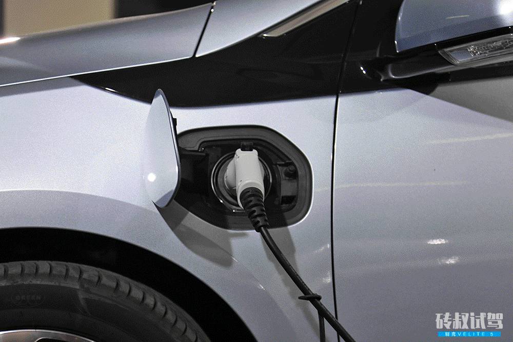 这款刚刚上市的新车，开一个月都不用加油