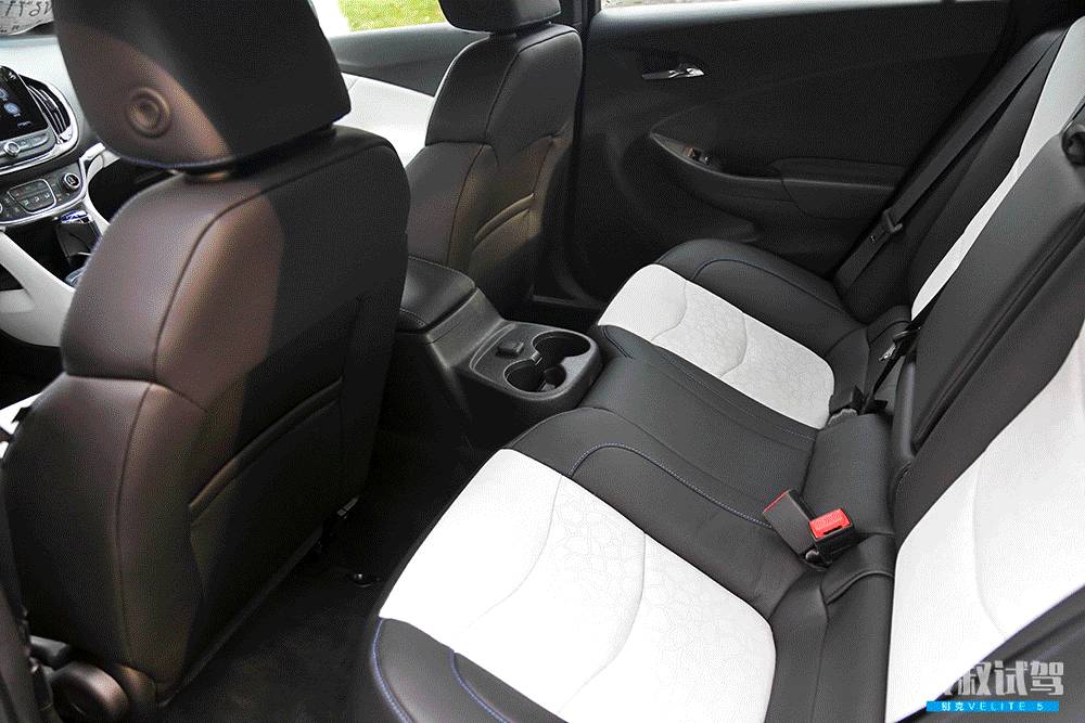 这款刚刚上市的新车，开一个月都不用加油