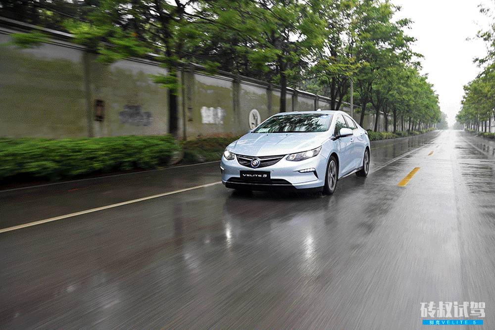 这款刚刚上市的新车，开一个月都不用加油