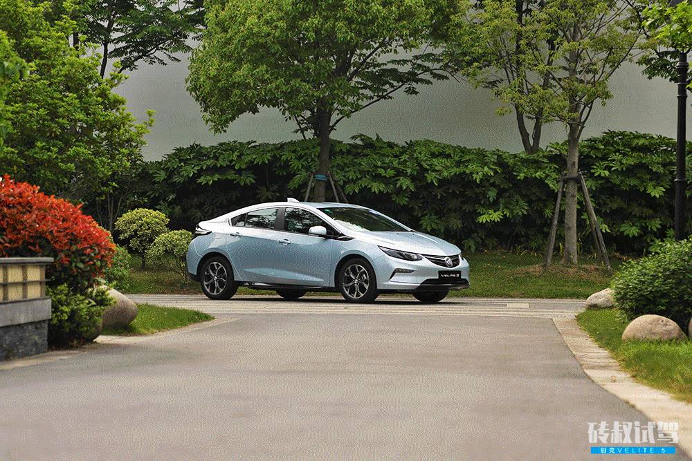 这款刚刚上市的新车，开一个月都不用加油