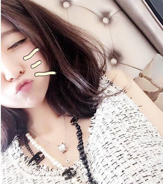 辣眼睛邹正女友射箭场上秀逆天长腿卖萌自拍