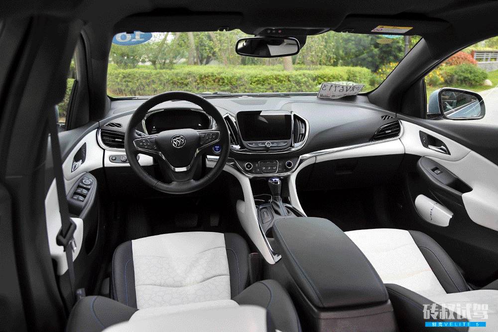 这款刚刚上市的新车，开一个月都不用加油