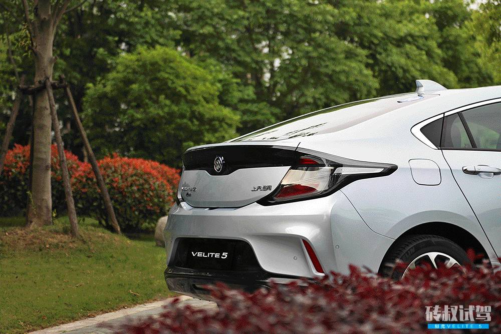 这款刚刚上市的新车，开一个月都不用加油