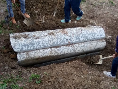 贵州思南天桥惊现石棺材