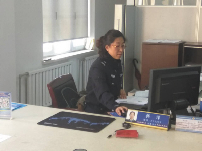 大连女交警:大连最美女交警服务窗口默默奉献(图)