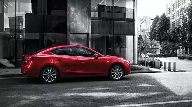 这款车操控好颜值高，年轻人都爱！但为啥大家最后还是买了朗逸...