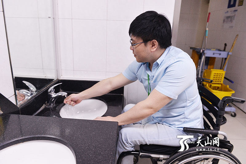 自治区残联调研乌鲁木齐市残疾人无障碍设施