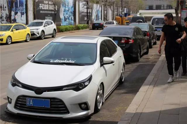 拿紧凑型车来玩低趴，丰田雷凌改装案例