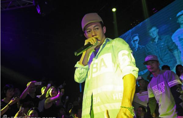 陈冠希又被认成赵本山?_手机新浪网