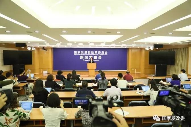 发改委首位女发言人孟玮亮相 新闻发布工作获媒体点赞|孟玮|发改委|发言人_新浪财经_新浪网