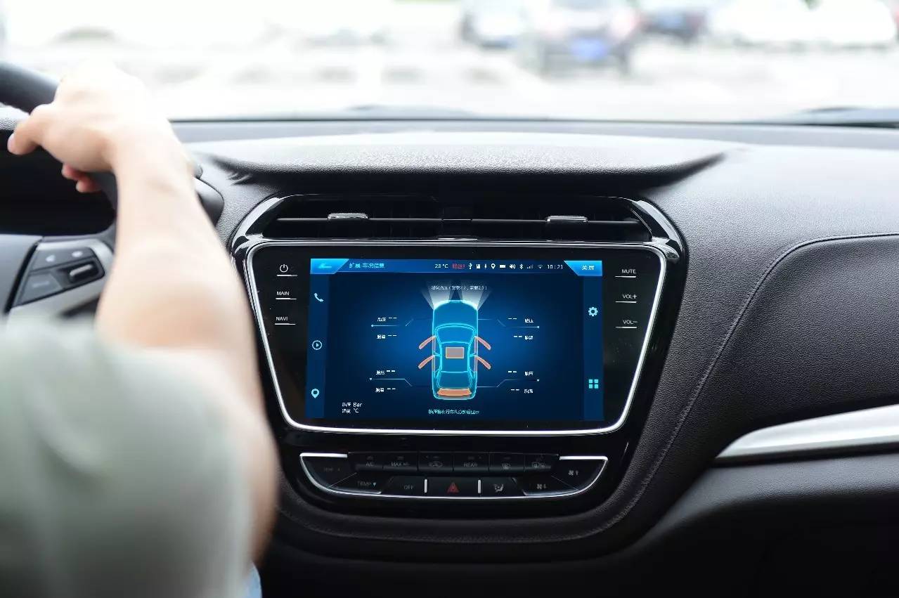 百里挑一的十万级“型男”车型，让你从里到外硬起来