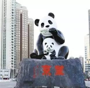 韩国人 北京:中韩萨德争议后 越来越多韩国人离开北京韩国城 望京地标大熊猫
