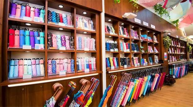 整整4层楼全是雨伞日本这家超级雨伞专卖店告诉你
