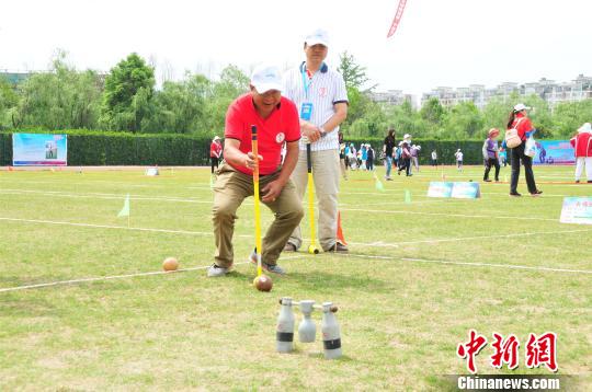 两岸木球高手“以球会友” 新兴平民化运动受热捧|木球|翁明辉|两岸_新浪新闻