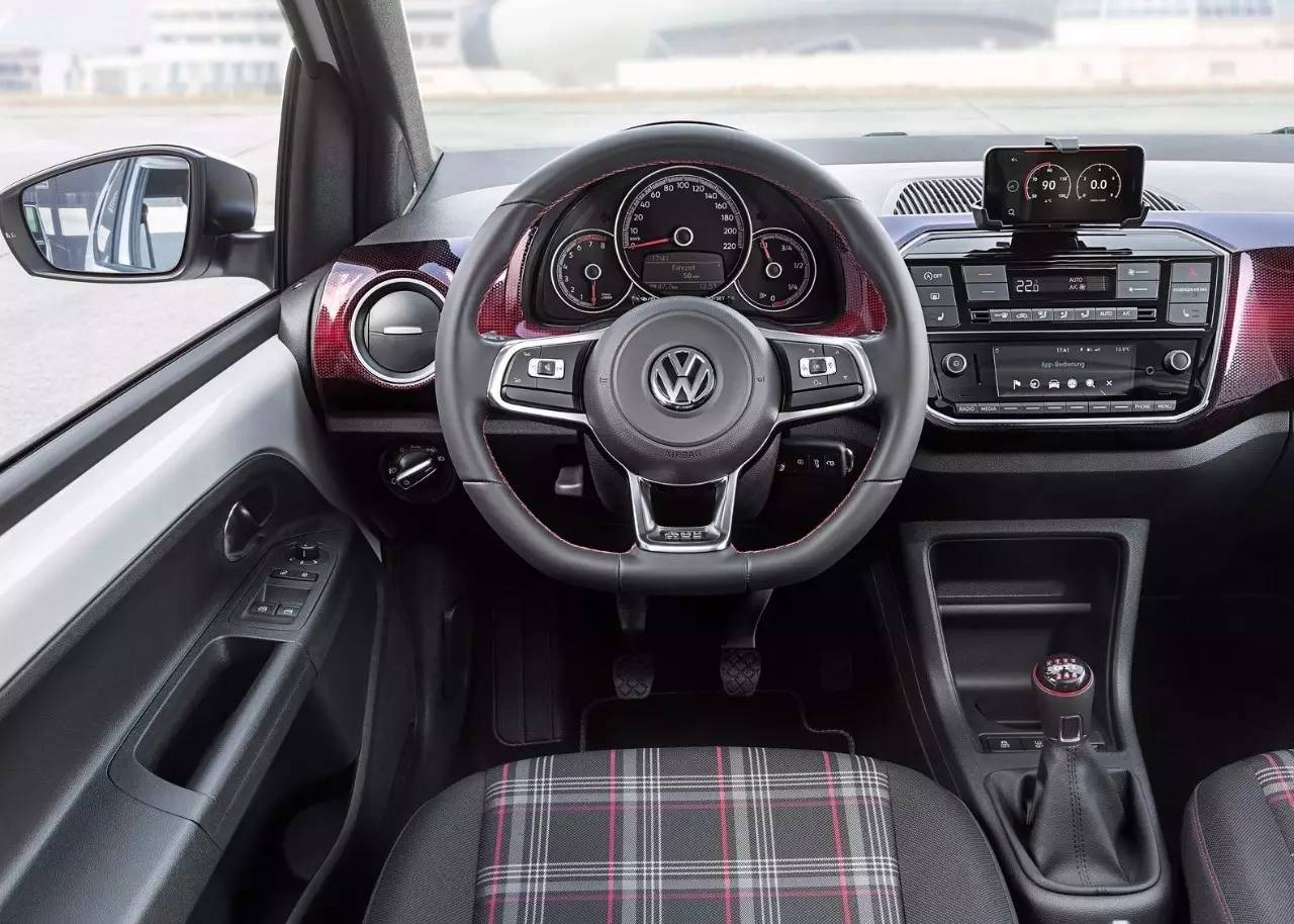 女生为它而动情，男生为它而疯狂—大众UP GTI