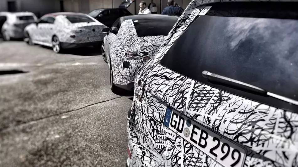 奔驰老总学网红玩自拍，竟