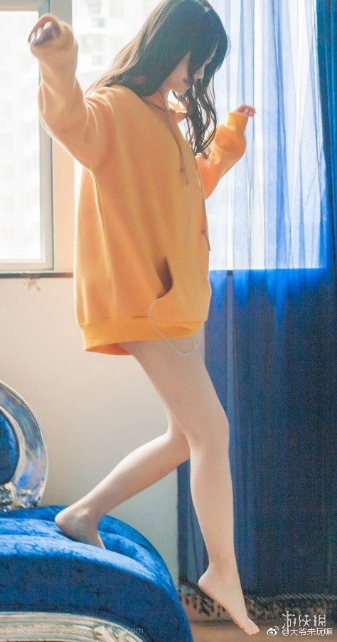 妹子小内内为何只脱一半?囧图这活体飞机杯哪里买?