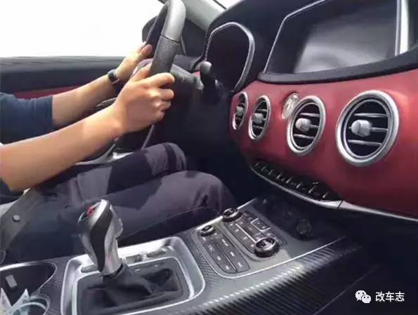 花10万买辆国产车，妹纸上车后以为是100多万的奔驰！太牛逼了！