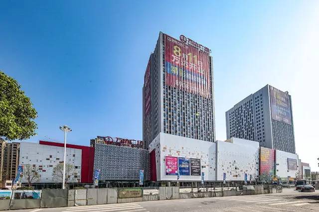 诸暨万达广场是诸暨新的城市名片,万达的建设是诸暨城市发展的一个