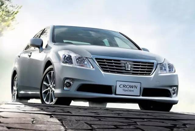 同是品牌旗舰车型，这车比A8舒适但却只卖A4L的价格？