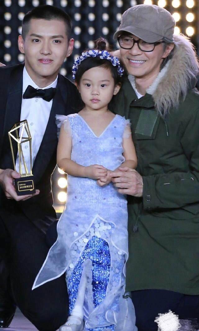 甜馨与天王同框都冷漠脸,看来对王源是真喜欢