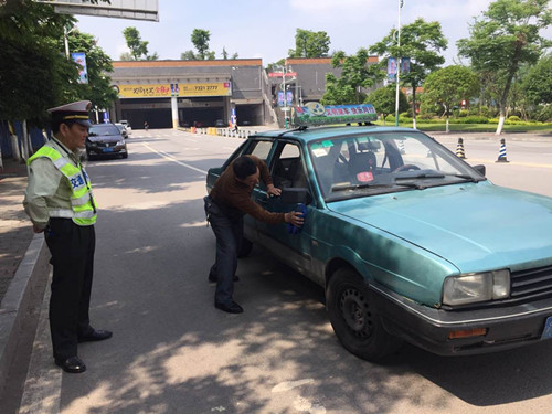 石柱县交委专项整治公交出租车助力四城同创