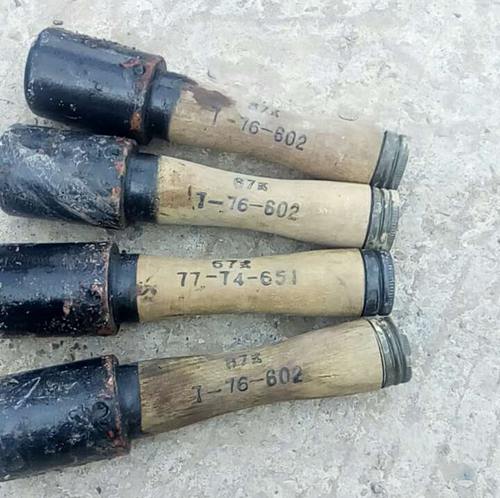 云阳:清漂工意外发现了4个几十年前的手榴弹|手榴弹|木柄|意外_新浪