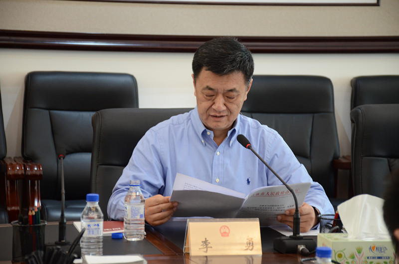 成立由市委书记,市长张焕秋任主任,市委常委,常务副市长沈德生和副