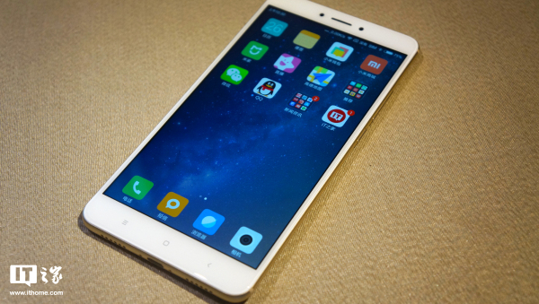 小米max2开箱图赏大屏幕的心里住着一位充电宝多图