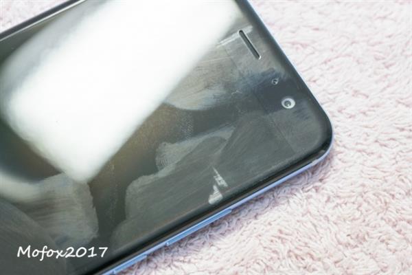 HTC U11被曝屏幕瑕疵 痕迹残留无法清除？