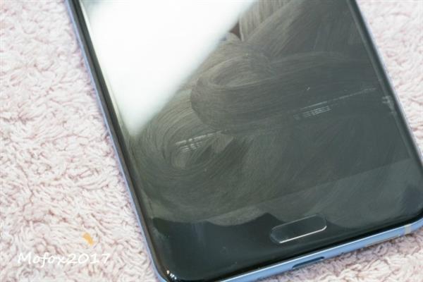 HTC U11被曝屏幕瑕疵 痕迹残留无法清除？