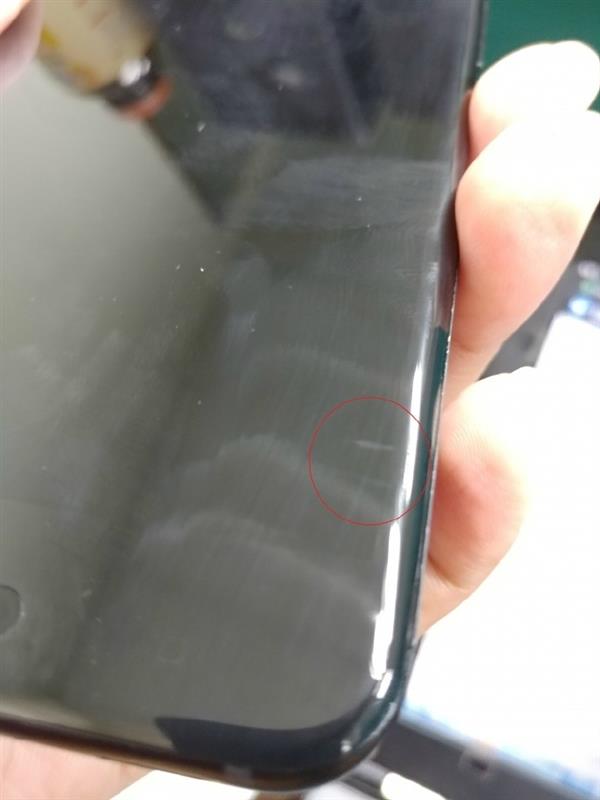 HTC U11被曝屏幕瑕疵 痕迹残留无法清除？