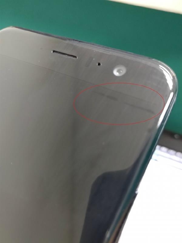 HTC U11被曝屏幕瑕疵 痕迹残留无法清除？