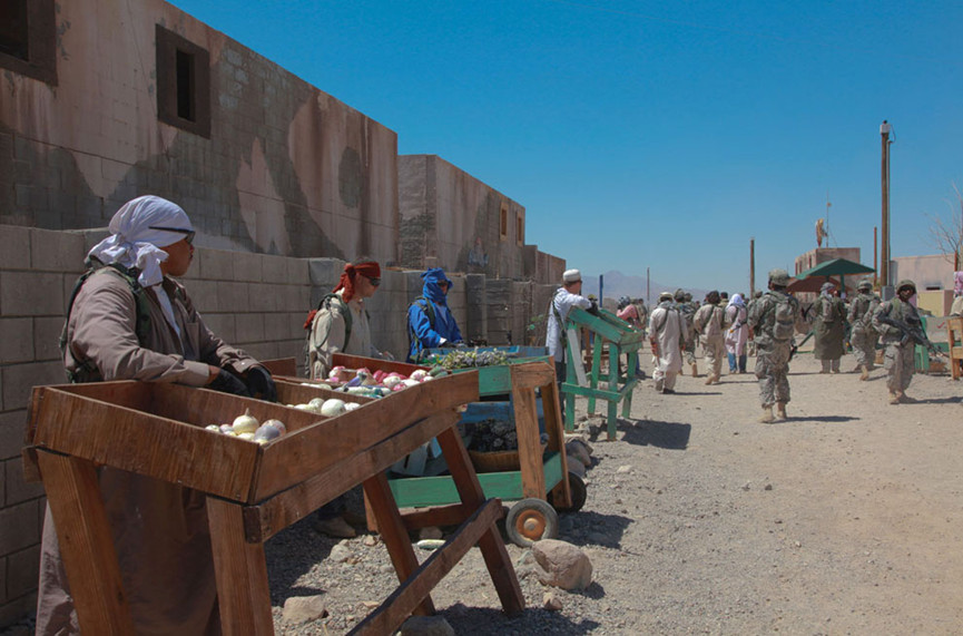 靠"山寨"战场减少伤亡 美军在欧文堡训练中心苦练反恐