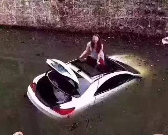 【车友互动】为什么买车的时候，有天窗的要贵一些？今天终于知道答案了！