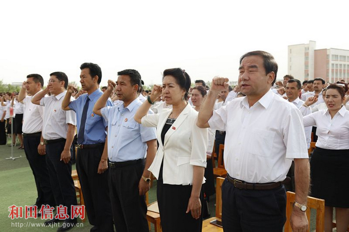 皮山县召开除极端揪两面保稳定促发展群众大会