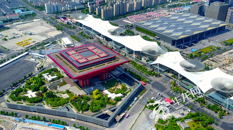 鸟瞰世博园中国馆 王正坤 摄 华龙网 发看着一幅幅角度刁钻的作品