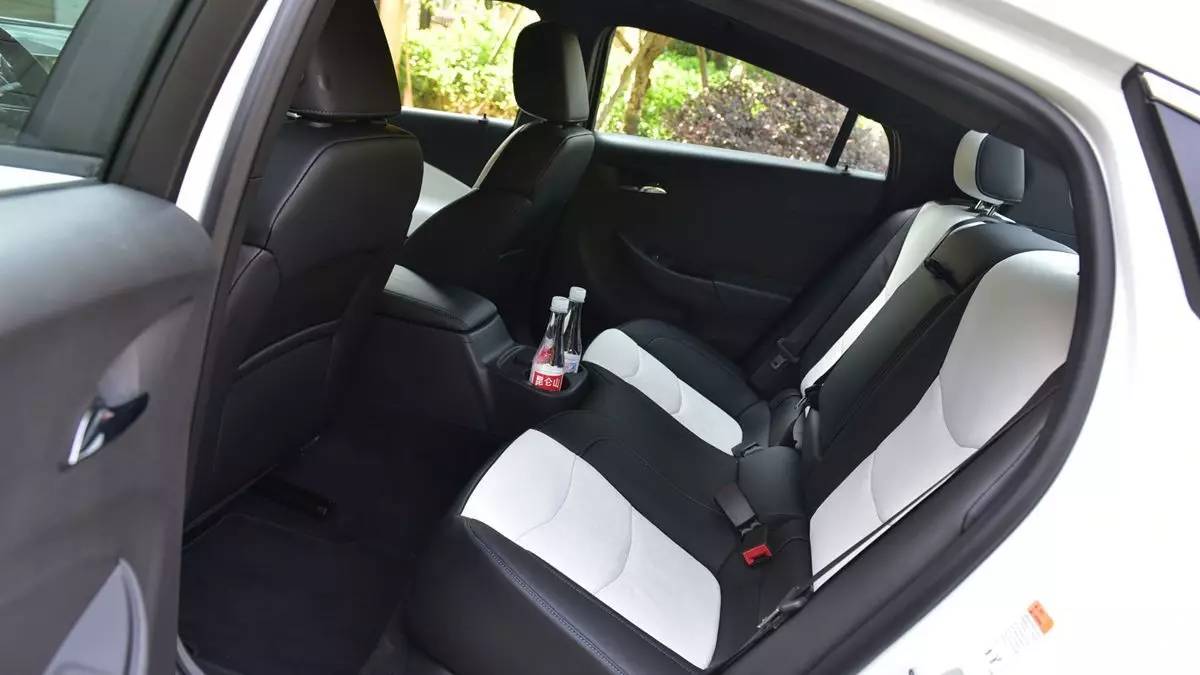 别克带来了一款新能源车，跟外面那些妖艳货色都不一样