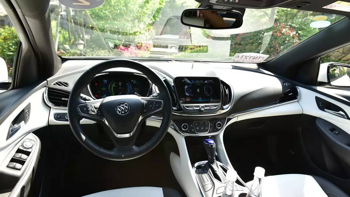 别克带来了一款新能源车，跟外面那些妖艳货色都不一样