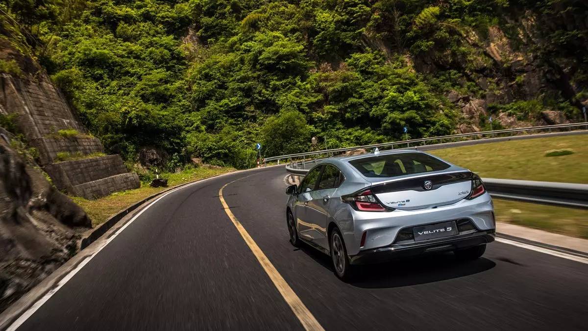 别克带来了一款新能源车，跟外面那些妖艳货色都不一样