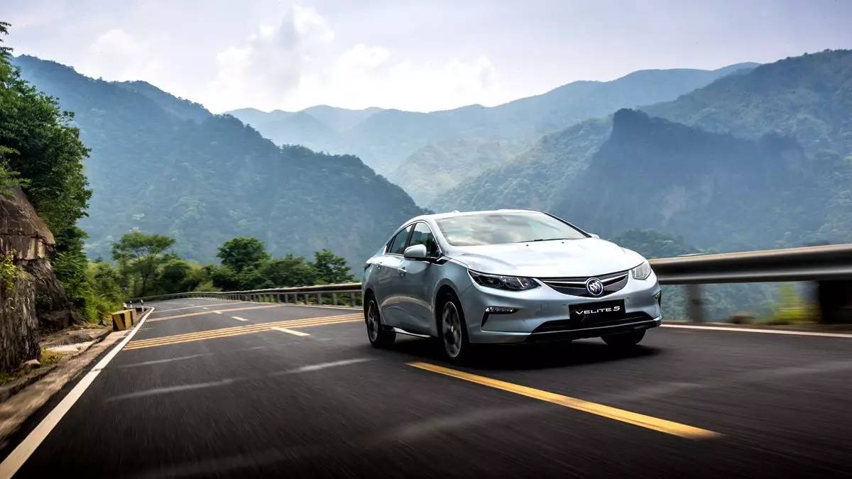 别克带来了一款新能源车，跟外面那些妖艳货色都不一样