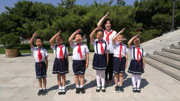 北京实验学校海淀小学在中国人民抗日战争纪念馆举行隆重的少先队员